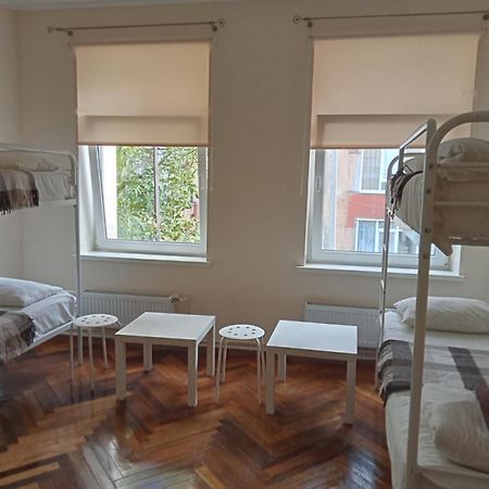 Hostel Iskra Λβιβ Εξωτερικό φωτογραφία