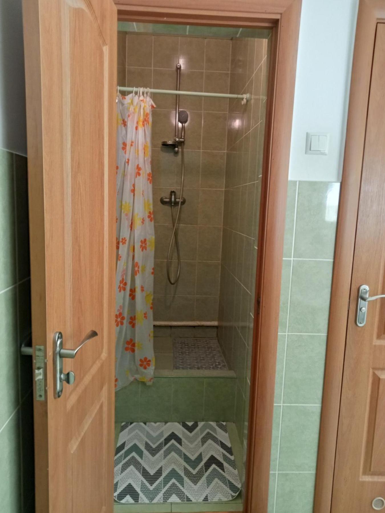 Hostel Iskra Λβιβ Εξωτερικό φωτογραφία