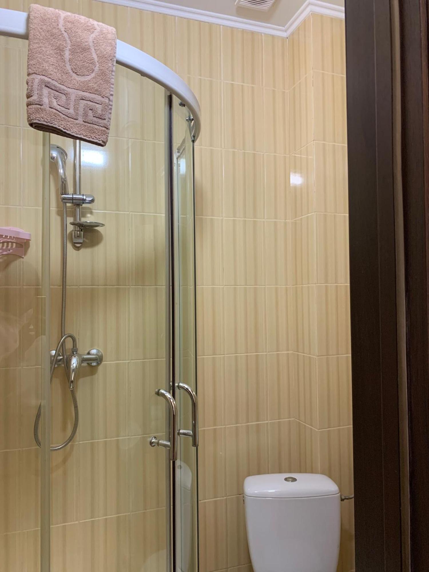 Hostel Iskra Λβιβ Εξωτερικό φωτογραφία