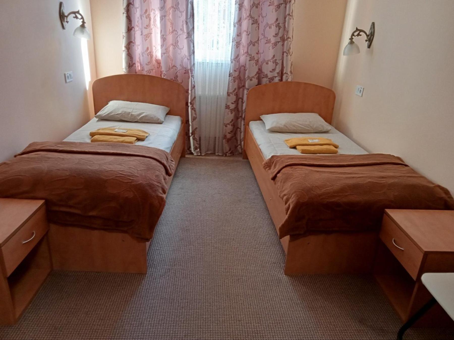 Hostel Iskra Λβιβ Εξωτερικό φωτογραφία